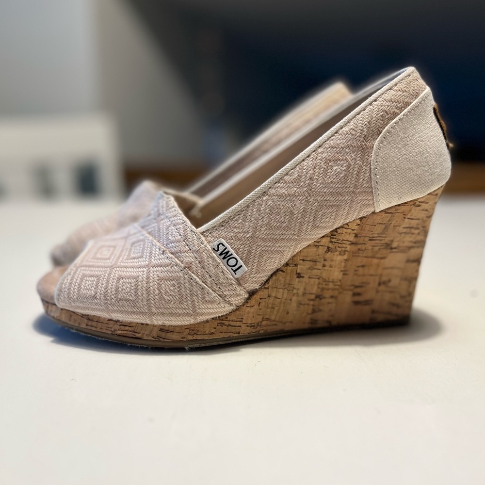 Women’s size 6 Tom’s wedge sandal.